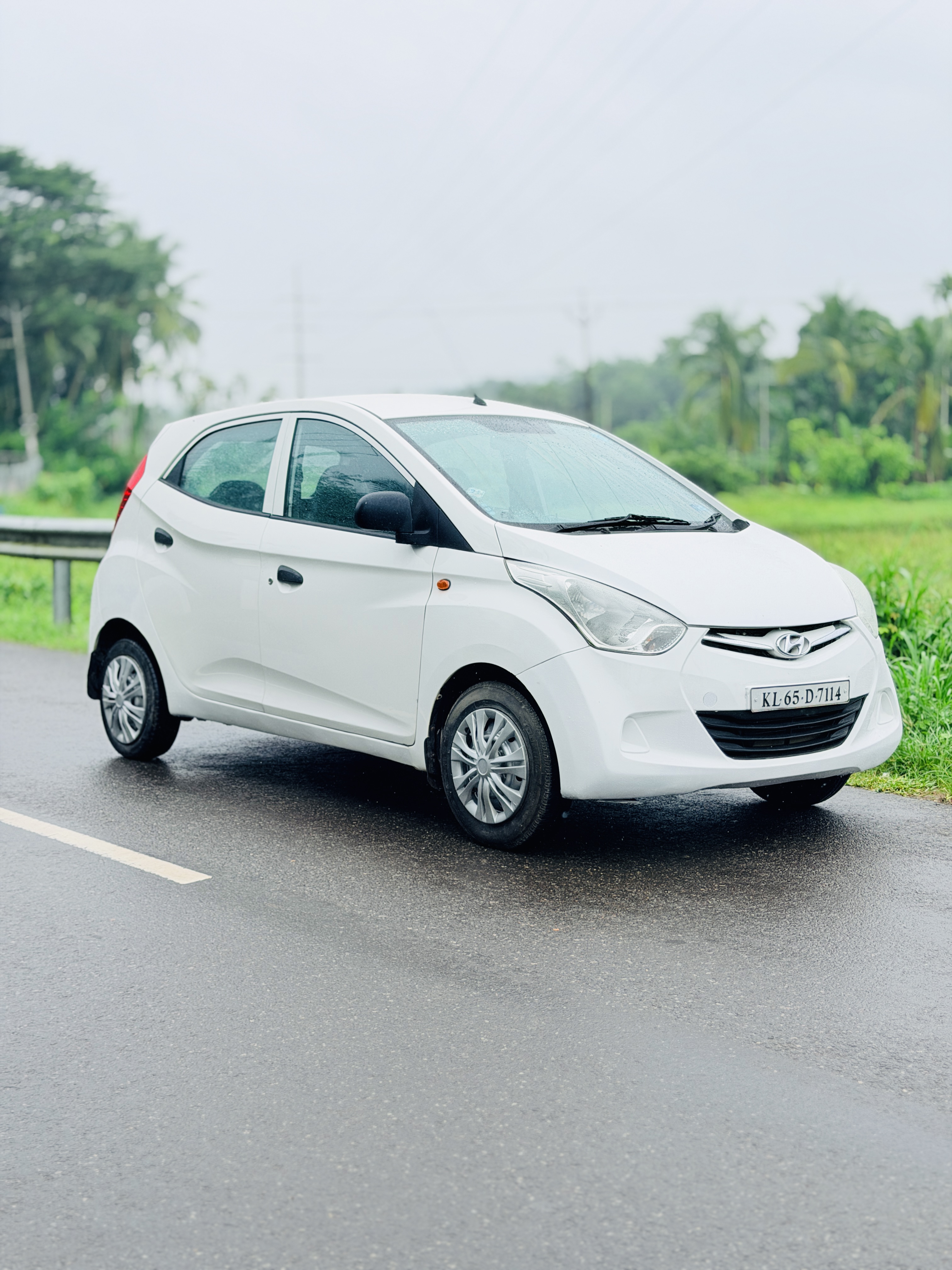 Hyundai Eon Era+ photo 2